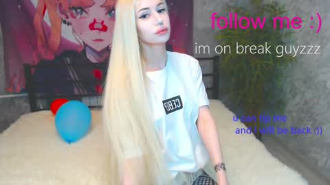 Snapshot of alison_moonlight chatting on February 25, 12:36 am Alison online show from February 25, 12:36 am