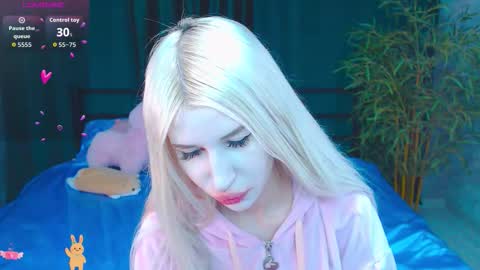 Snapshot of alison_moonlight chatting on September 15, 12:32 am Alison online show from September 15, 12:32 am