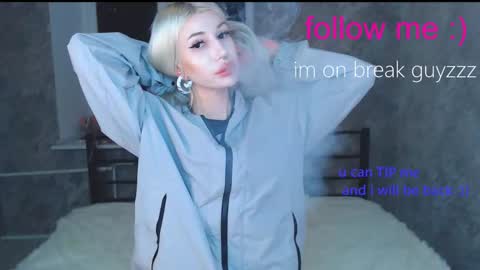 Snapshot of alison_moonlight chatting on October 30, 10:43 pm Alison online show from October 30, 10:43 pm