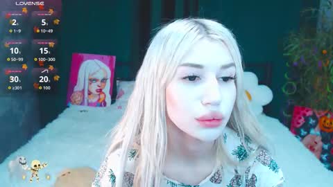 Snapshot of alison_moonlight chatting on November 11, 10:04 am Alison online show from November 11, 10:04 am