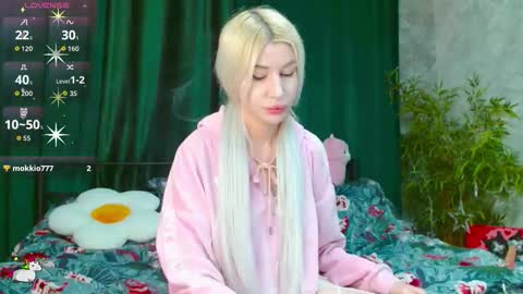 Snapshot of alison_moonlight chatting on March 6, 7:54 pm Alison online show from March 6, 7:54 pm