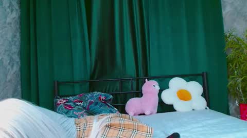 Snapshot of alison_moonlight chatting on March 14, 8:14 pm Alison online show from March 14, 8:14 pm