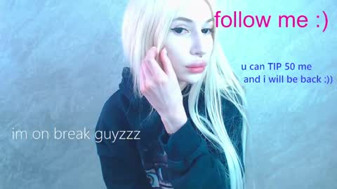 Snapshot of alison_moonlight chatting on April 9, 12:54 am Alison online show from April 9, 12:54 am