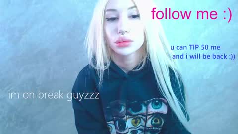 Snapshot of alison_moonlight chatting on April 11, 1:32 am Alison online show from April 11, 1:32 am