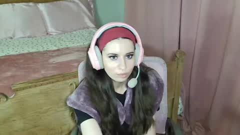 Snapshot of alisonfieldsxo chatting on February 13, 1:23 am Alison Fields online show from February 13, 1:23 am