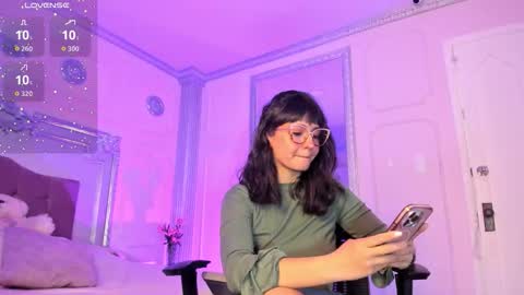 Alison Fishert online show from October 25, 3:18 pm