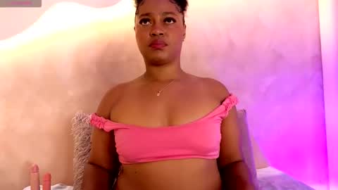 Snapshot of alisonmartinezz chatting on December 1, 12:21 pm Ali online show from December 1, 12:21 pm