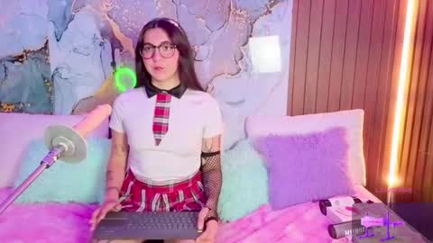 Mia online show from April 28, 8:36 pm