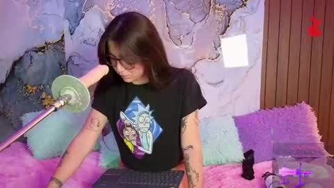 Mia online show from May 1, 10:25 pm