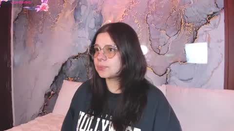 Mia online show from August 6, 2:57 am