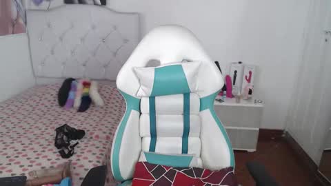 Snapshot of alissa_morrison chatting on November 15, 2:13 pm alissa_morrison online show from November 15, 2:13 pm