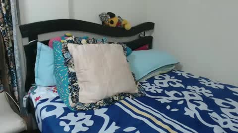 Snapshot of alisse27 chatting on February 13, 12:13 am allise online show from February 13, 12:13 am