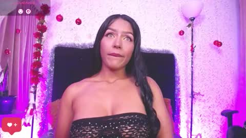 Snapshot of alisse_laurent chatting on January 9, 2:25 am alisse online show from January 9, 2:25 am