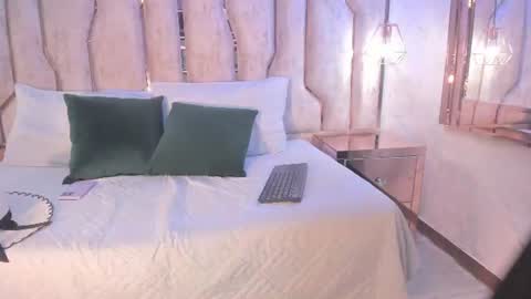 alisse_myers online show from June 11, 3:04 am