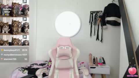 Snapshot of alissia_kent99 chatting on February 6, 4:58 pm Alissia online show from February 6, 4:58 pm