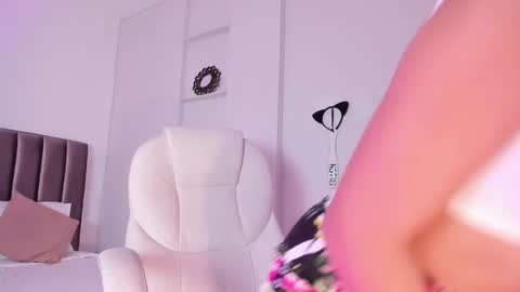  Alisson  online show from February 9, 12:30 pm