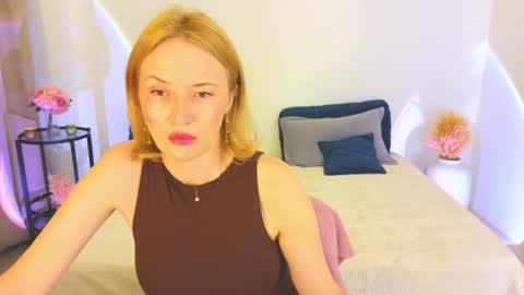 Snapshot of alisssarose chatting on June 24, 11:26 pm alisssarose online show from June 24, 11:26 pm