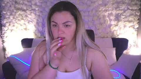 Snapshot of alissyagrayy chatting on May 11, 2:45 pm alissyagrayy online show from May 11, 2:45 pm