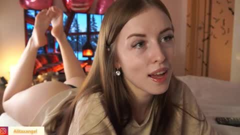 Snapshot of alitaangel_ chatting on December 3, 5:22 pm A L I T A online show from December 3, 5:22 pm