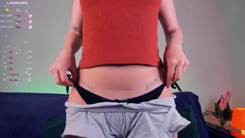 Snapshot of alivialovely chatting on October 7, 9:28 am Alivia online show from October 7, 9:28 am