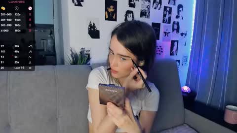 Snapshot of alivialovely chatting on October 30, 9:55 am Alivia online show from October 30, 9:55 am