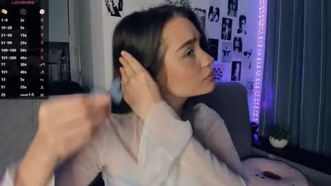 Snapshot of alivialovely chatting on November 10, 9:08 am Alivia online show from November 10, 9:08 am