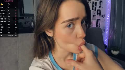 Snapshot of alivialovely chatting on November 11, 9:42 am Alivia online show from November 11, 9:42 am