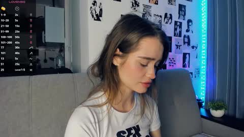 Snapshot of alivialovely chatting on November 15, 10:01 am Alivia online show from November 15, 10:01 am