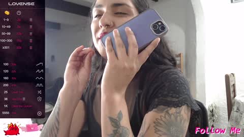 Snapshot of alix_beltran chatting on January 28, 2:43 am Alix online show from January 28, 2:43 am