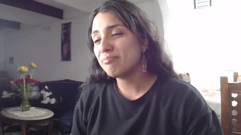 Snapshot of alix_beltran chatting on February 10, 2:19 am Alix online show from February 10, 2:19 am