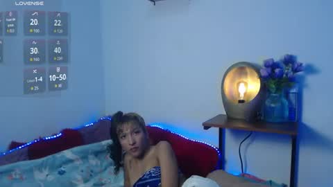 Snapshot of alix_kitty_ chatting on June 25, 10:14 pm alix_kitty_ online show from June 25, 10:14 pm