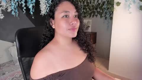 Snapshot of alixon_fiore5 chatting on March 25, 8:53 am alixon online show from March 25, 8:53 am