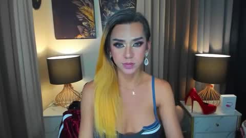 Snapshot of aliyahdeluxx chatting on December 6, 2:02 am aliyah online show from December 6, 2:02 am