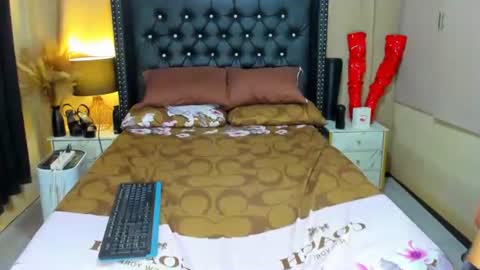 Snapshot of aliyahdeluxx chatting on October 16, 5:19 am aliyah online show from October 16, 5:19 am