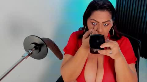 Aliyahs stone online show from November 11, 11:54 am