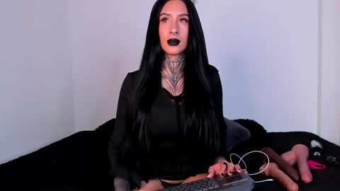 Snapshot of aliz_01 chatting on September 27, 12:15 am Aliz online show from September 27, 12:15 am