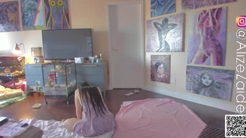 Snapshot of alizezaide chatting on January 17, 6:33 pm Alize Zaide online show from January 17, 6:33 pm