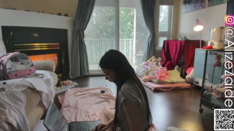 Snapshot of alizezaide chatting on February 1, 10:55 pm Alize Zaide online show from February 1, 10:55 pm