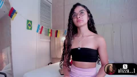 alizza_ online show from June 19, 11:58 am