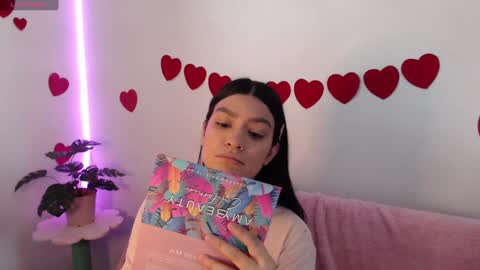 Lola online show from January 31, 5:42 pm