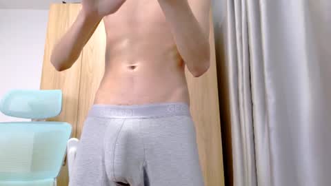 Snapshot of allangil chatting on August 2, 5:22 pm Allan online show from August 2, 5:22 pm