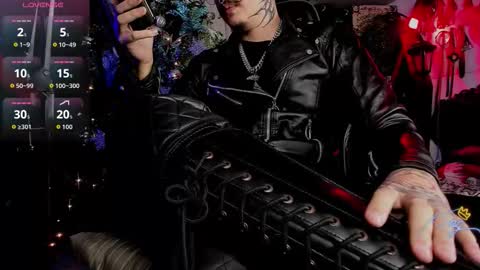 Snapshot of allanhurtss chatting on December 17, 1:11 am online show from December 17, 1:11 am