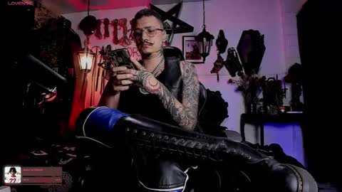 Snapshot of allanhurtss chatting on January 15, 6:44 pm online show from January 15, 6:44 pm