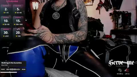 Snapshot of allanhurtss chatting on April 24, 6:43 pm online show from April 24, 6:43 pm