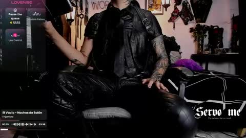 Snapshot of allanhurtss chatting on April 25, 6:38 pm online show from April 25, 6:38 pm