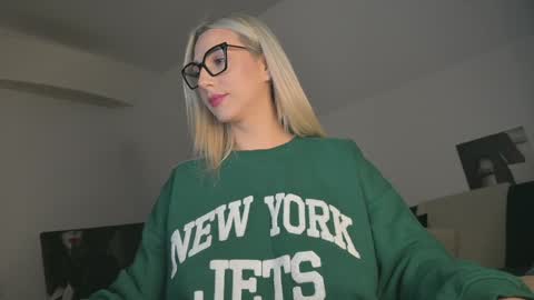 A day u didnt smile is a lost day online show from February 7, 5:07 pm