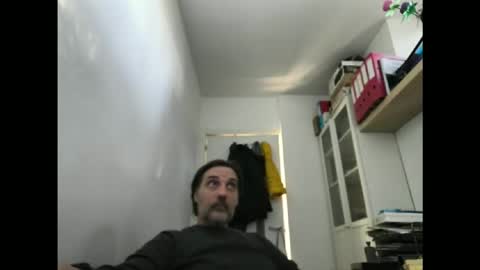 Snapshot of allenvic chatting on December 1, 12:10 pm allenvic online show from December 1, 12:10 pm