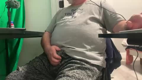 Allergictolove online show from January 8, 8:50 pm