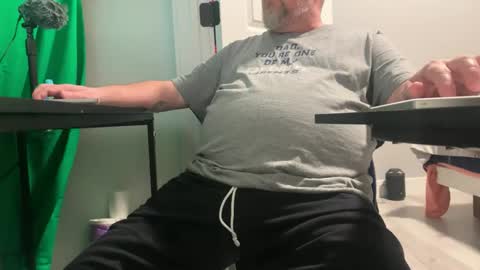 Allergictolove online show from January 9, 12:14 am