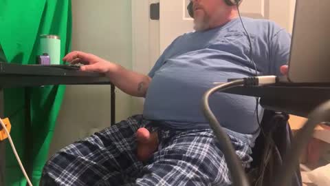 Allergictolove online show from February 19, 11:57 pm